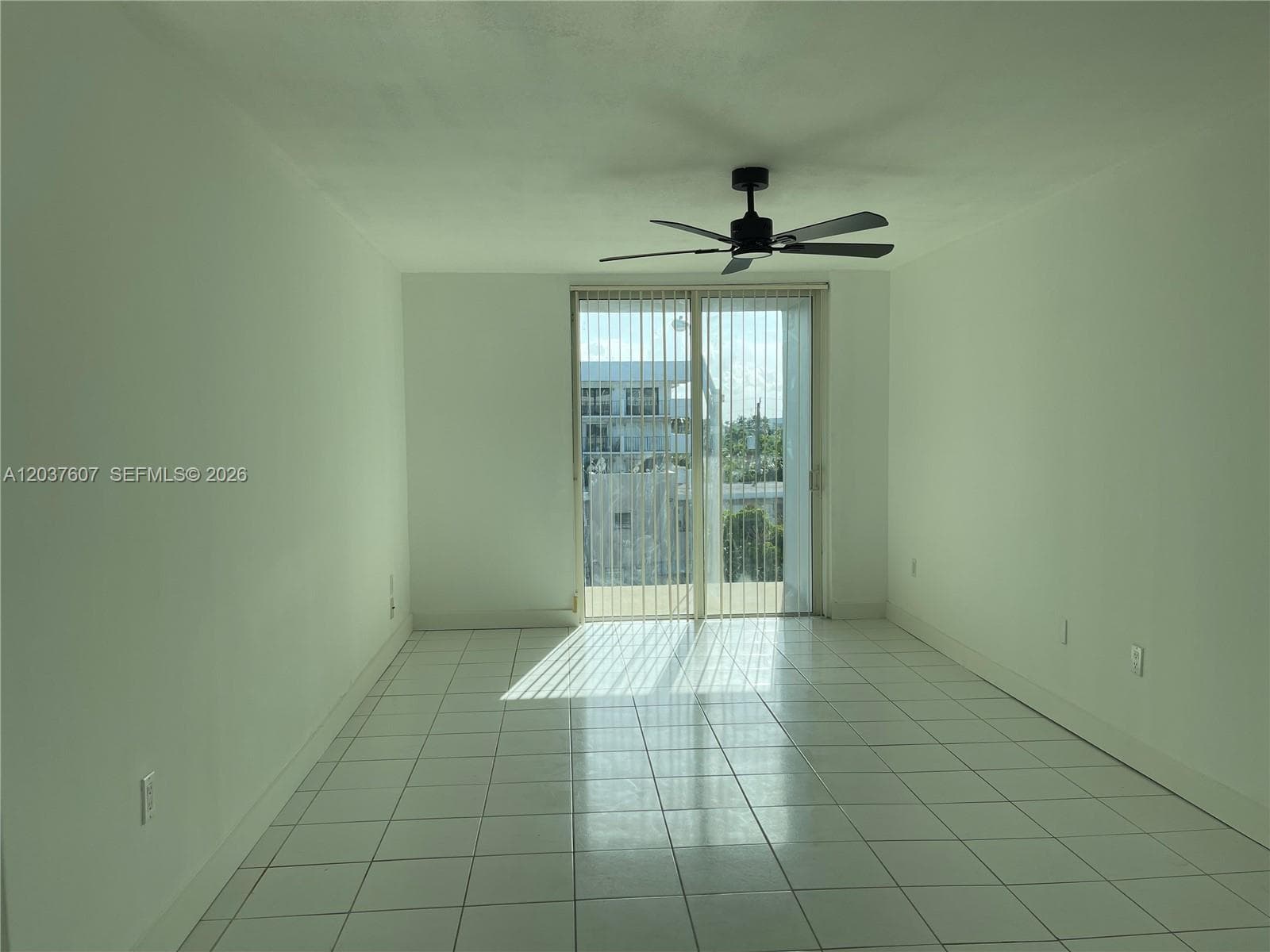 A12037607 — Miami Beach — 11