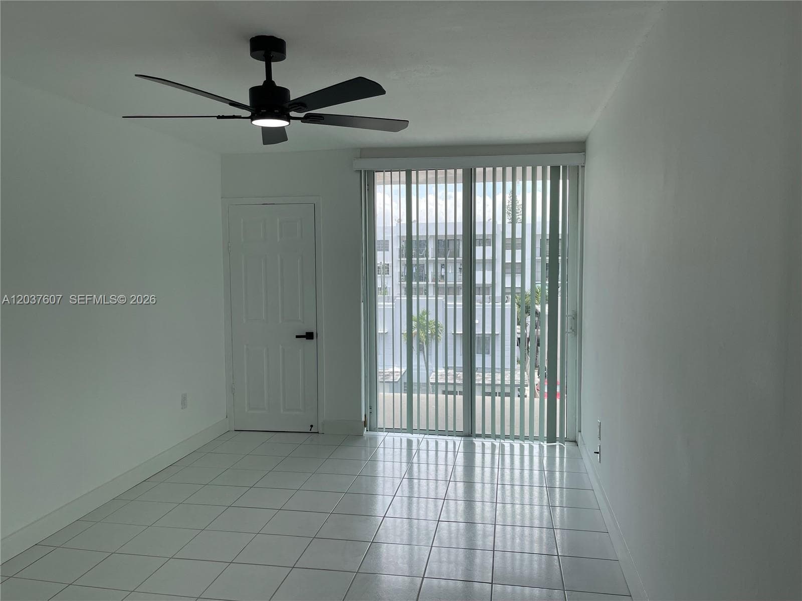 A12037607 — Miami Beach — 8