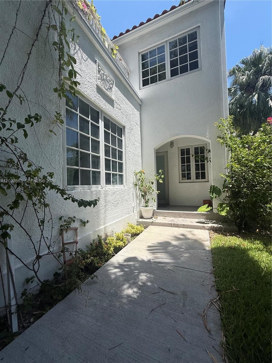 A12037663 — Miami Beach — 4