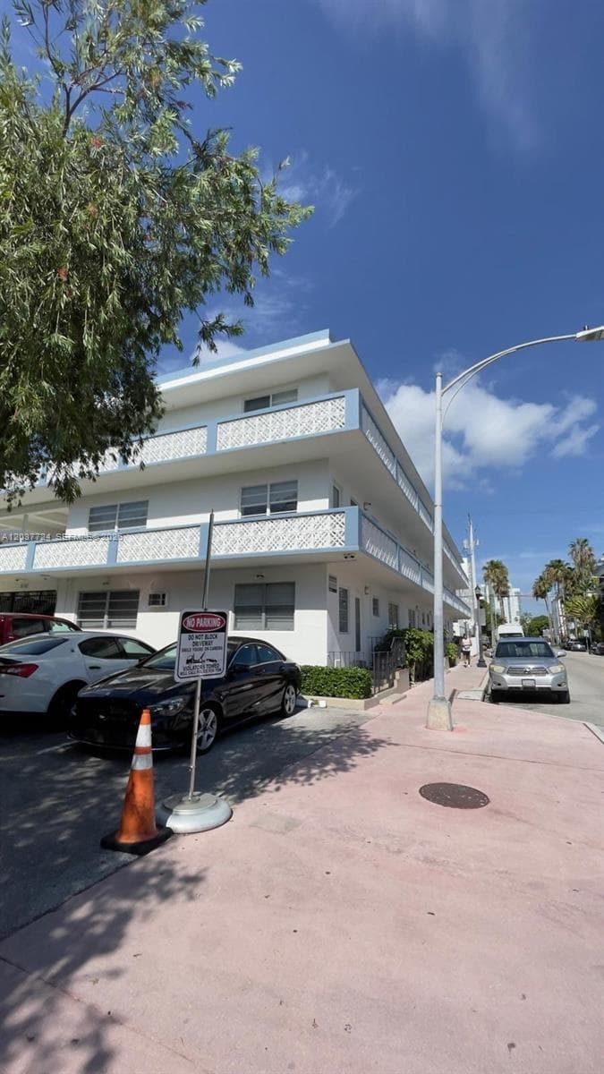 A12037724 — Miami Beach — 25