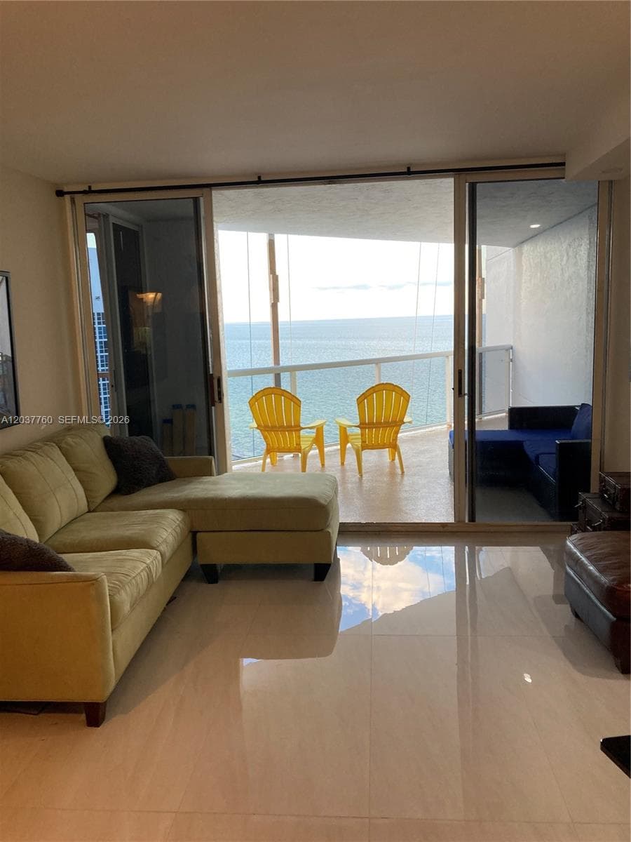 A12037760 — Miami Beach