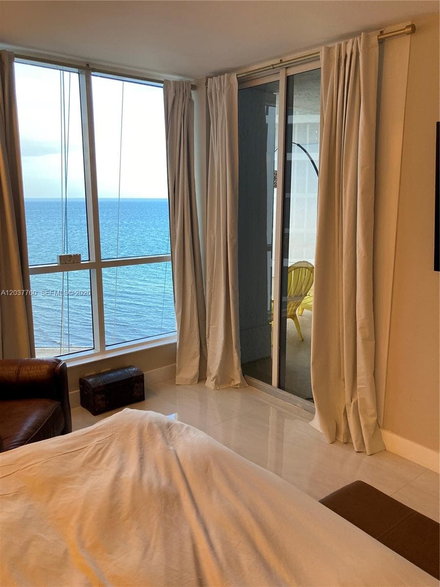 A12037760 — Miami Beach — 15