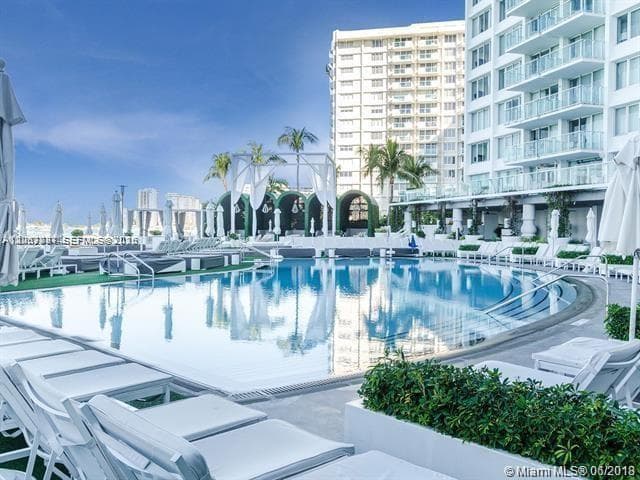 A12037787 — Miami Beach — 2