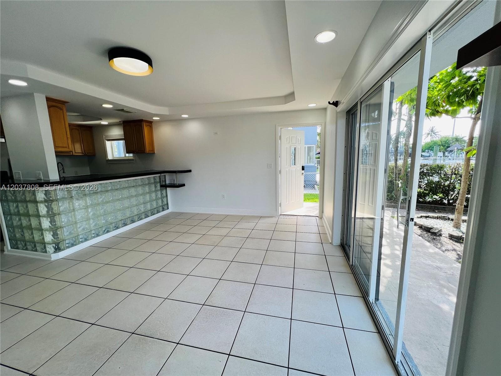 A12037808 — Miami Beach — 12