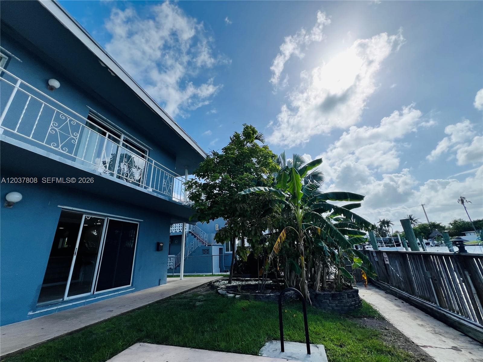 A12037808 — Miami Beach — 30