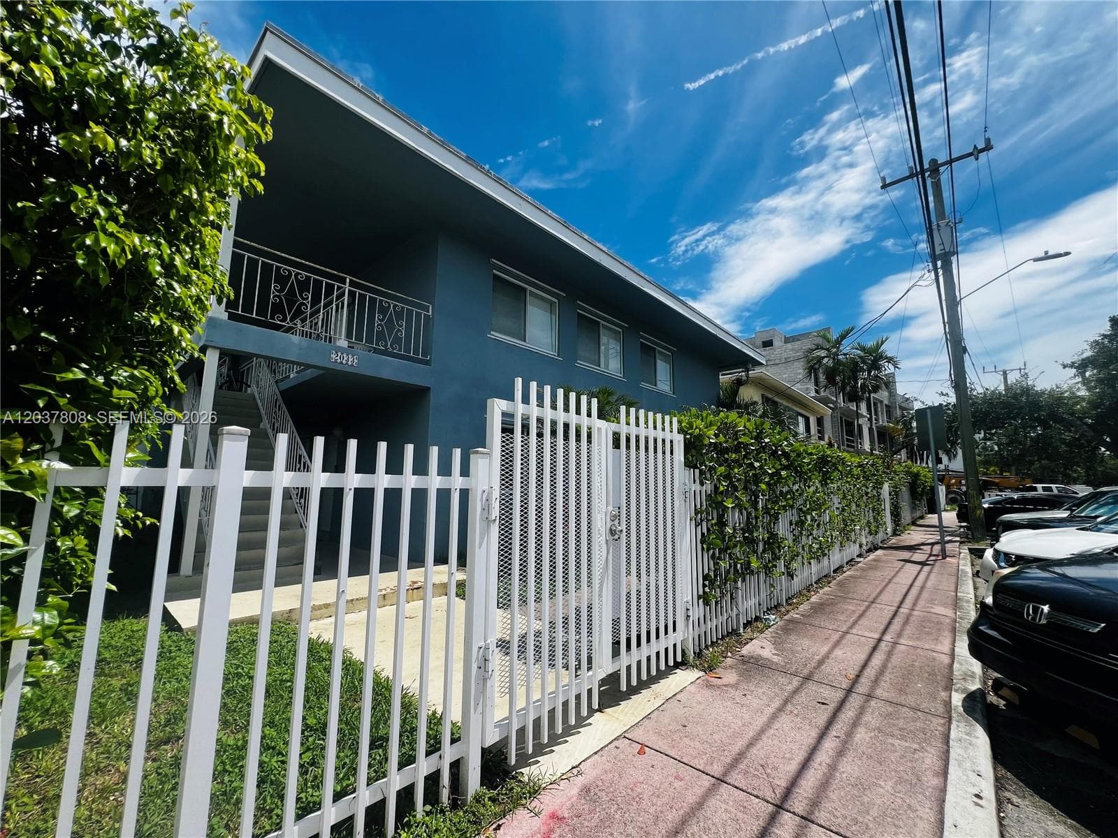 A12037808 — Miami Beach — 38