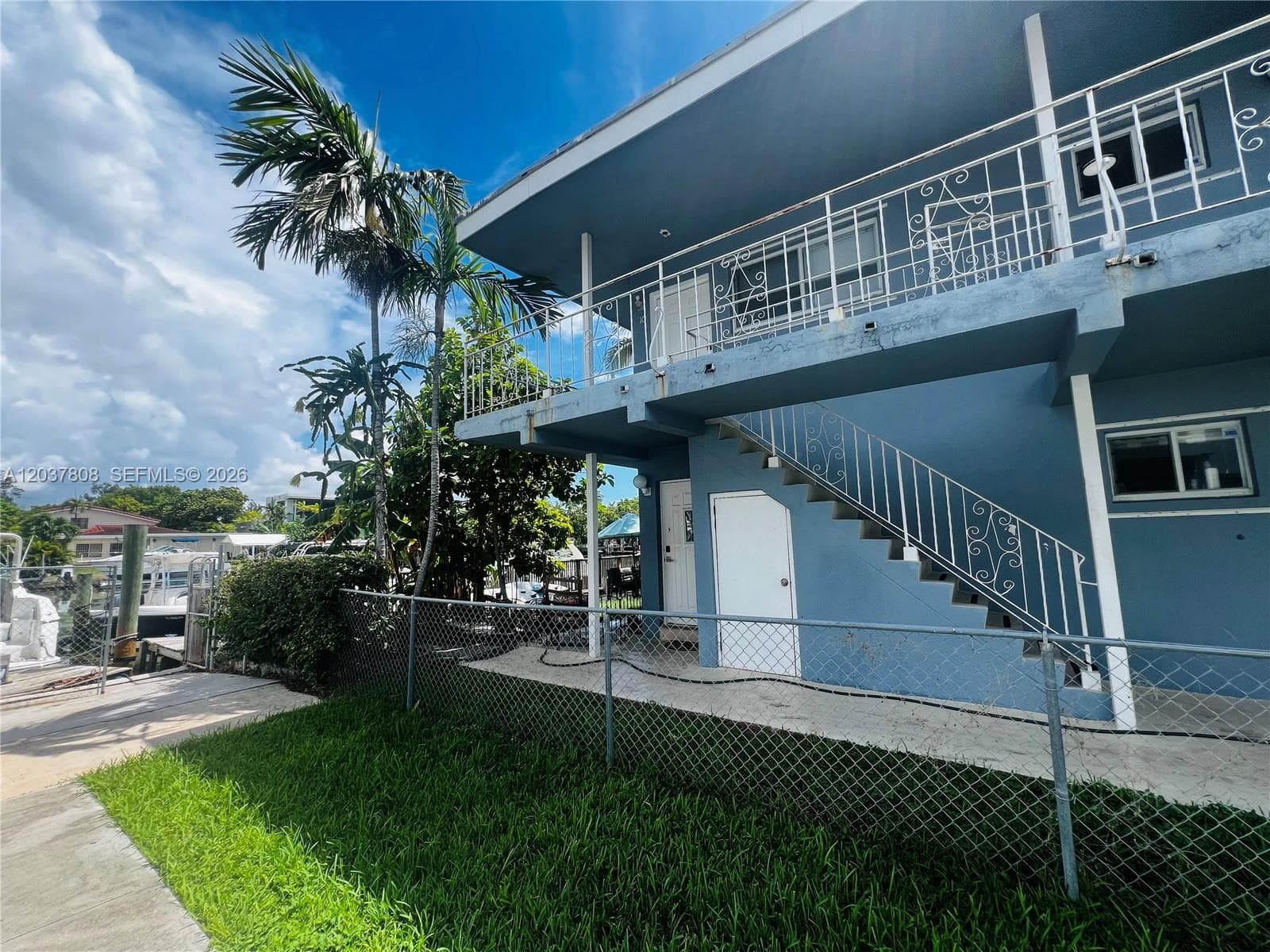 A12037808 — Miami Beach — 37