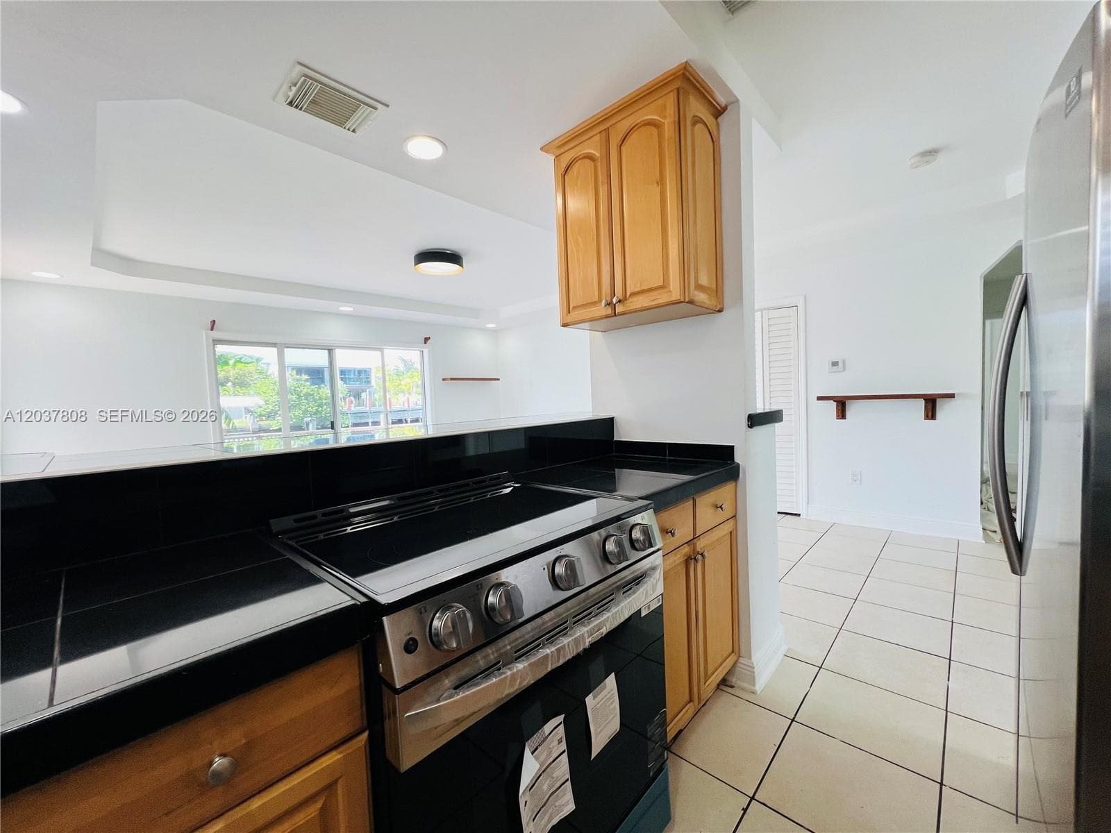 A12037808 — Miami Beach — 8