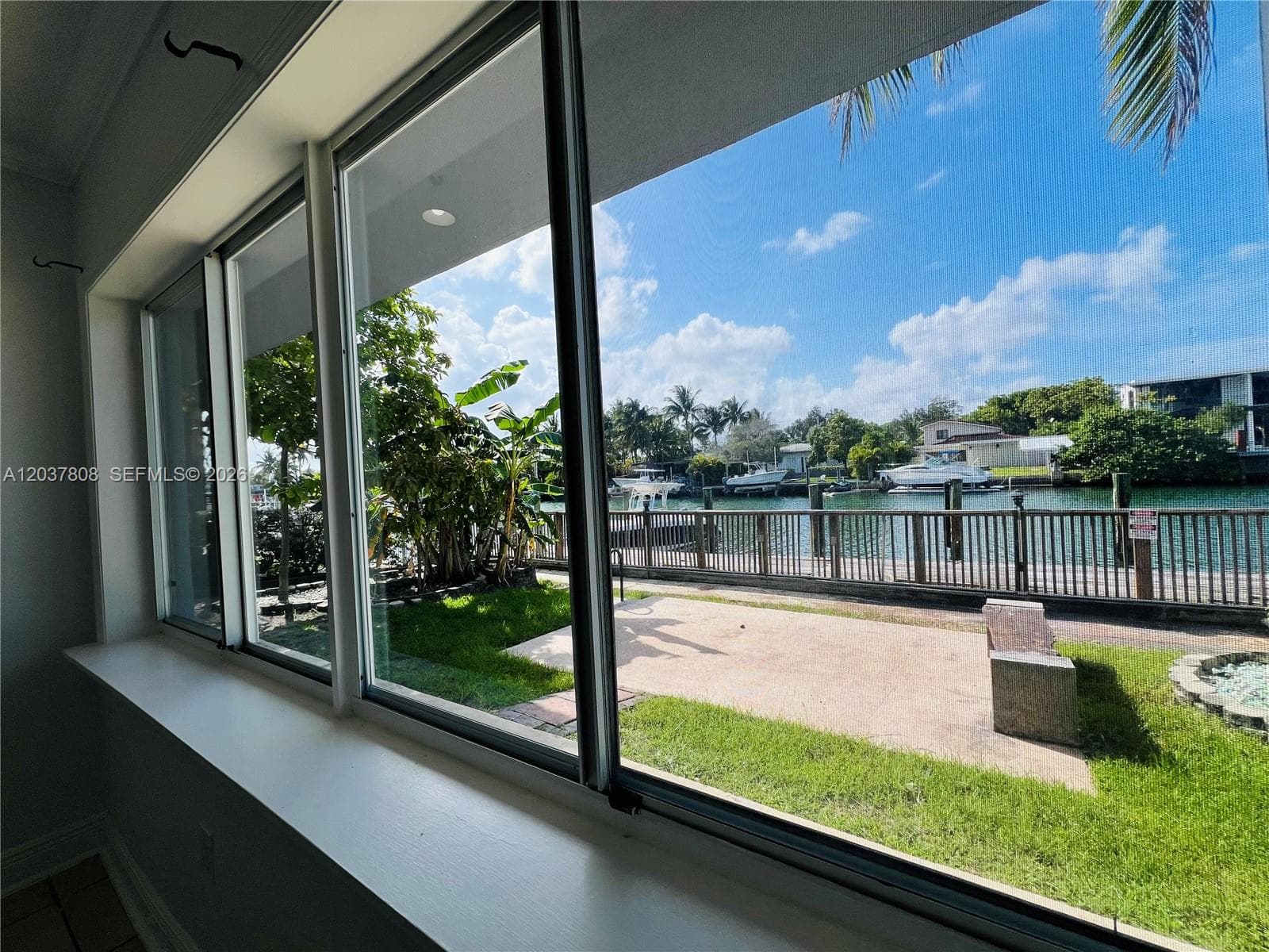 A12037808 — Miami Beach — 21