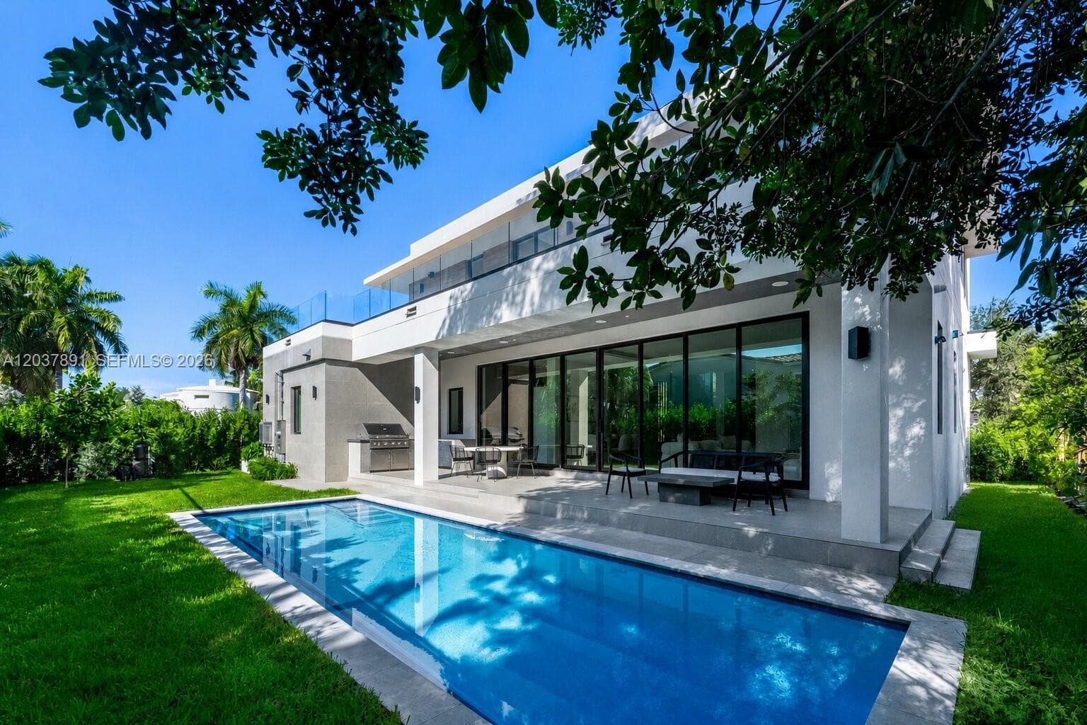 A12037891 — Miami Beach — 32