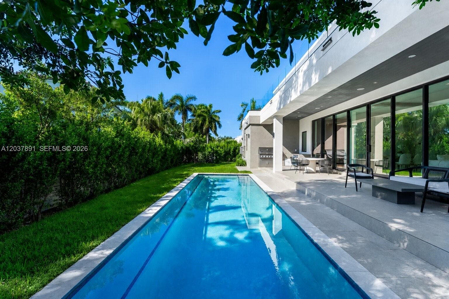 A12037891 — Miami Beach — 34