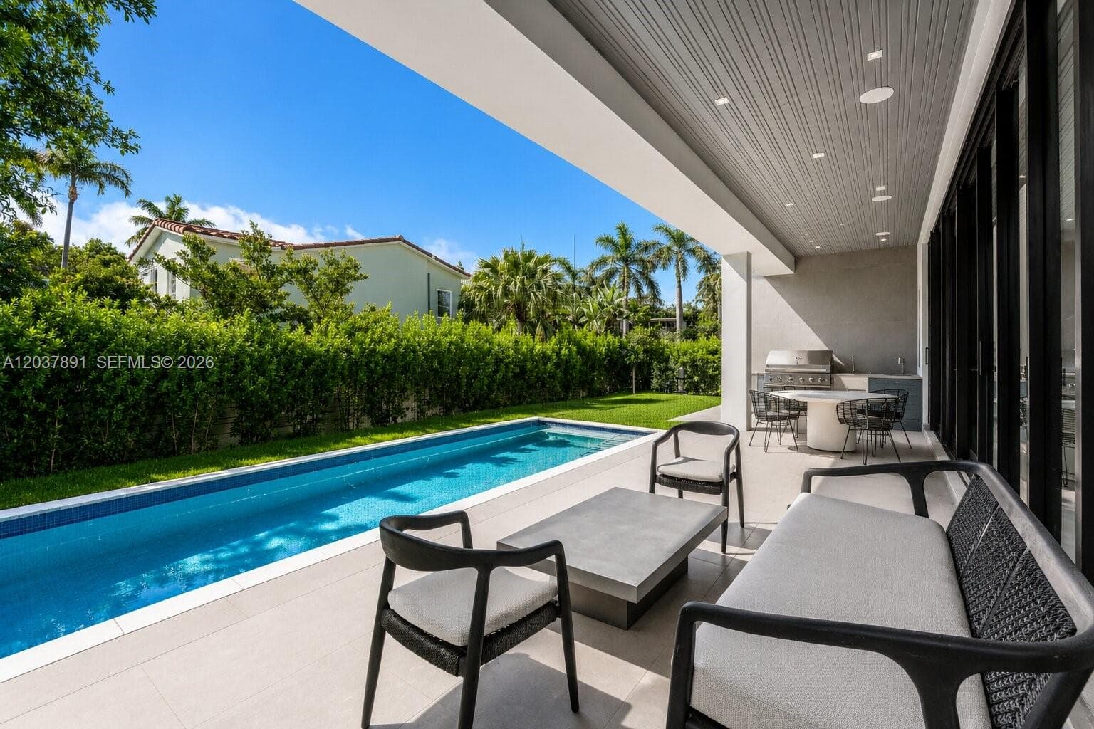 A12037891 — Miami Beach — 35