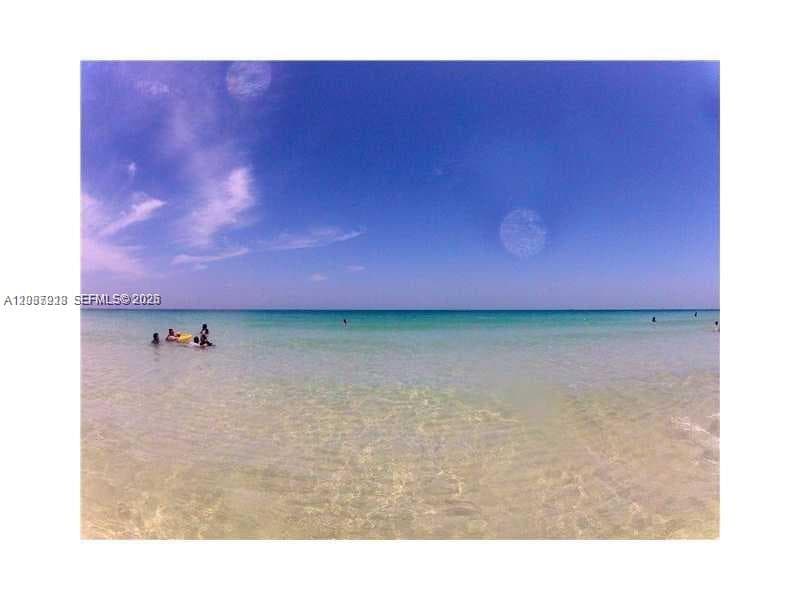 A12037918 — Miami Beach — 30