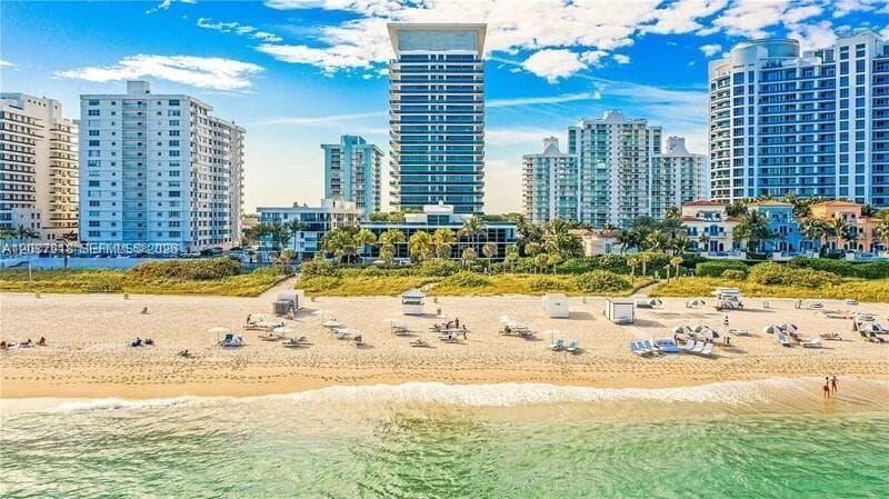 A12037918 — Miami Beach — 29