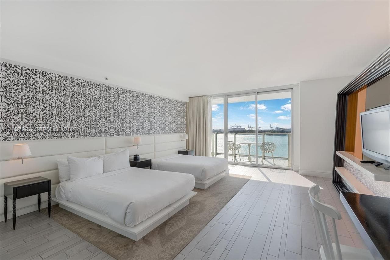 A12037981 — Miami Beach — 3