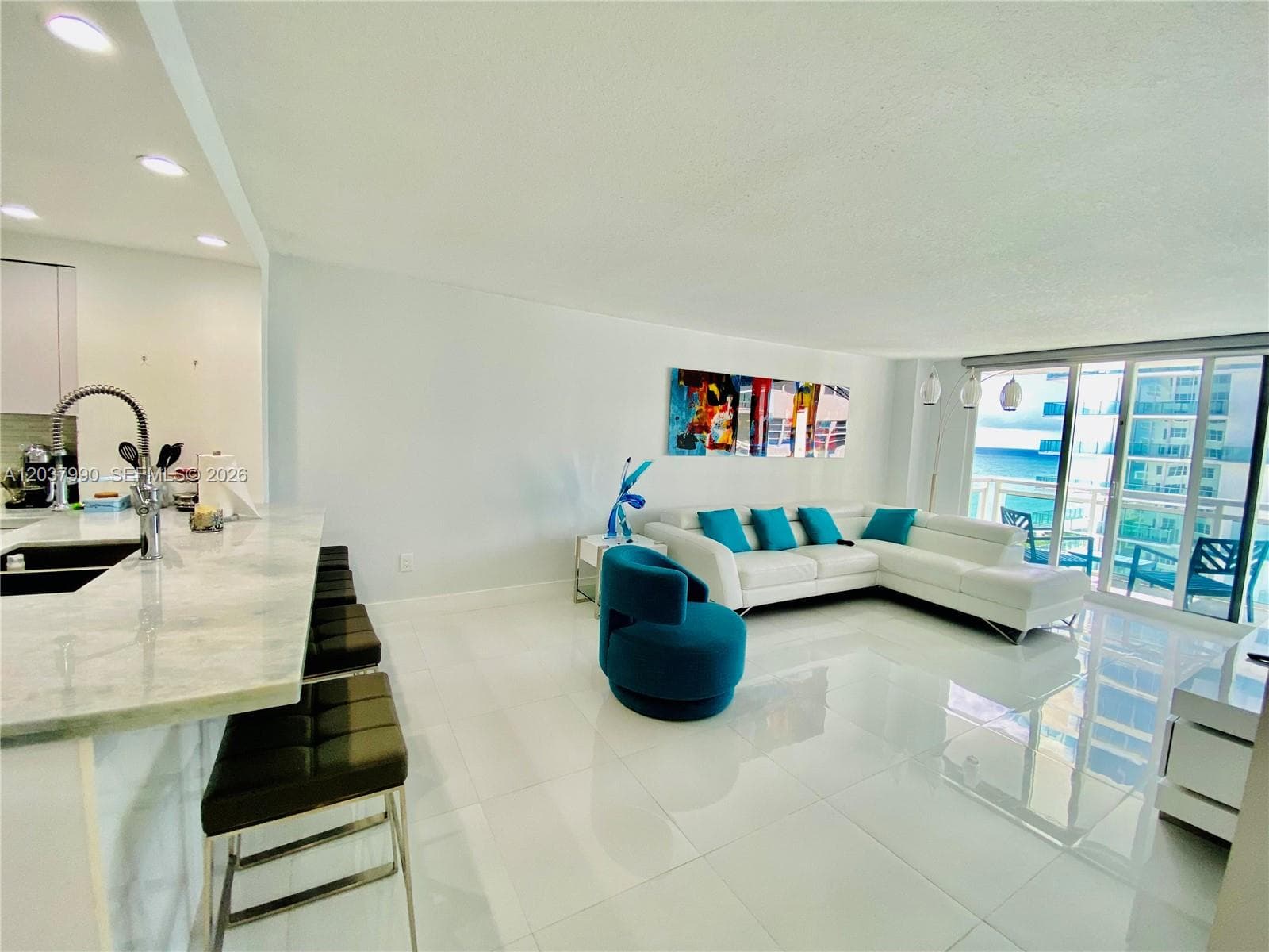 A12037990 — Miami Beach — 14