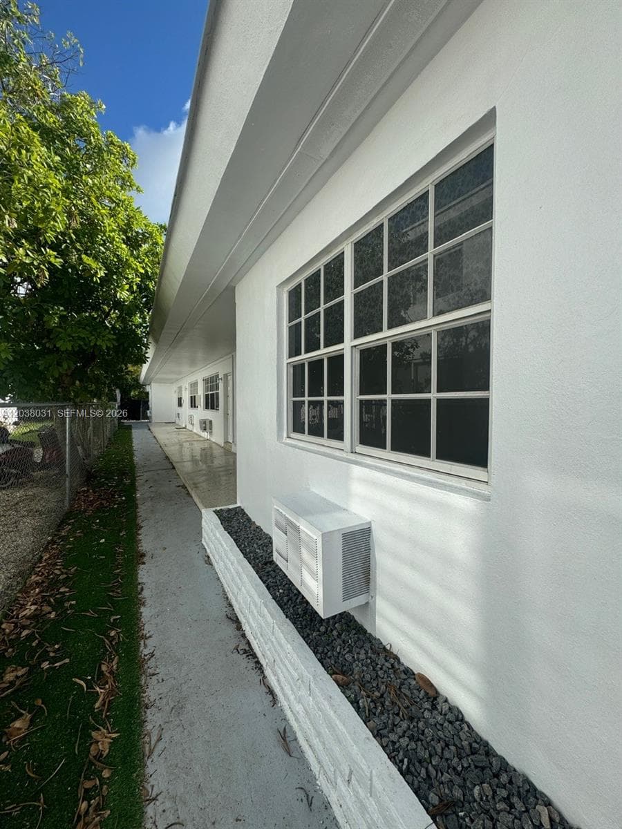 A12038031 — Miami Beach — 3