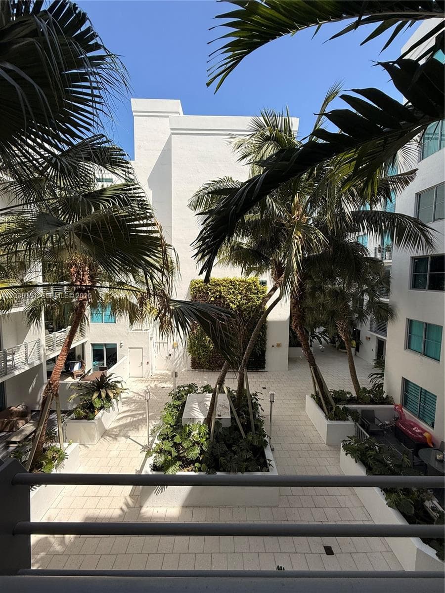 A12038051 — Miami Beach — 6
