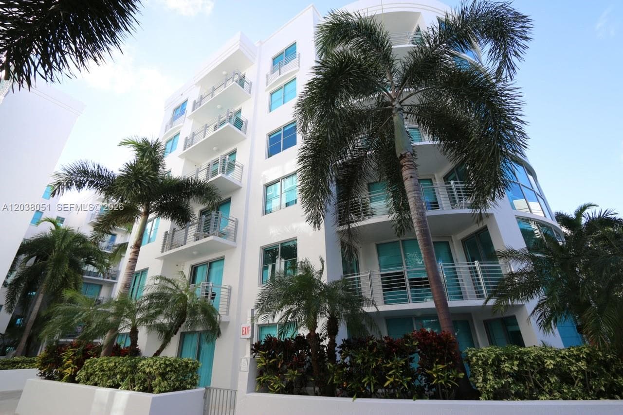 A12038051 — Miami Beach — 13