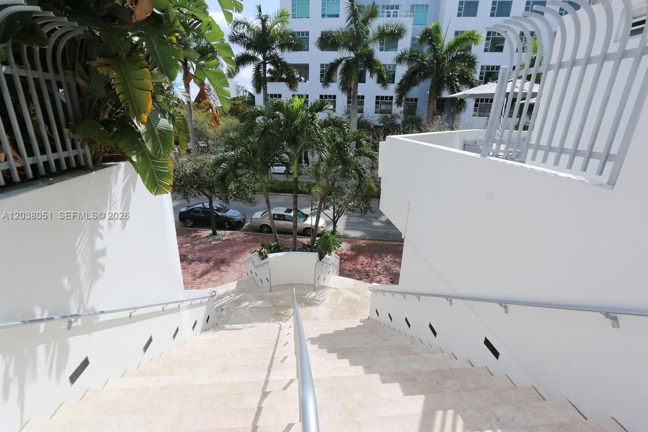 A12038051 — Miami Beach — 7