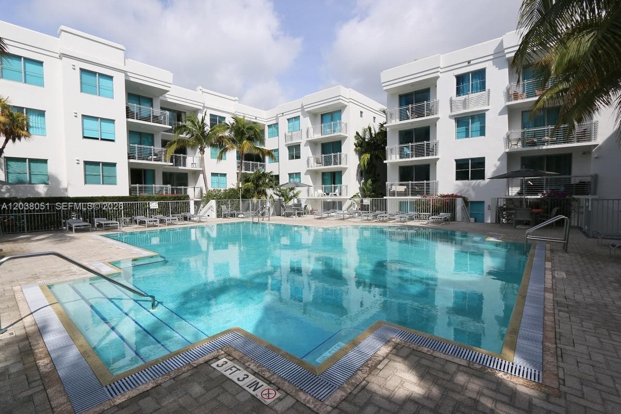 A12038051 — Miami Beach — 9