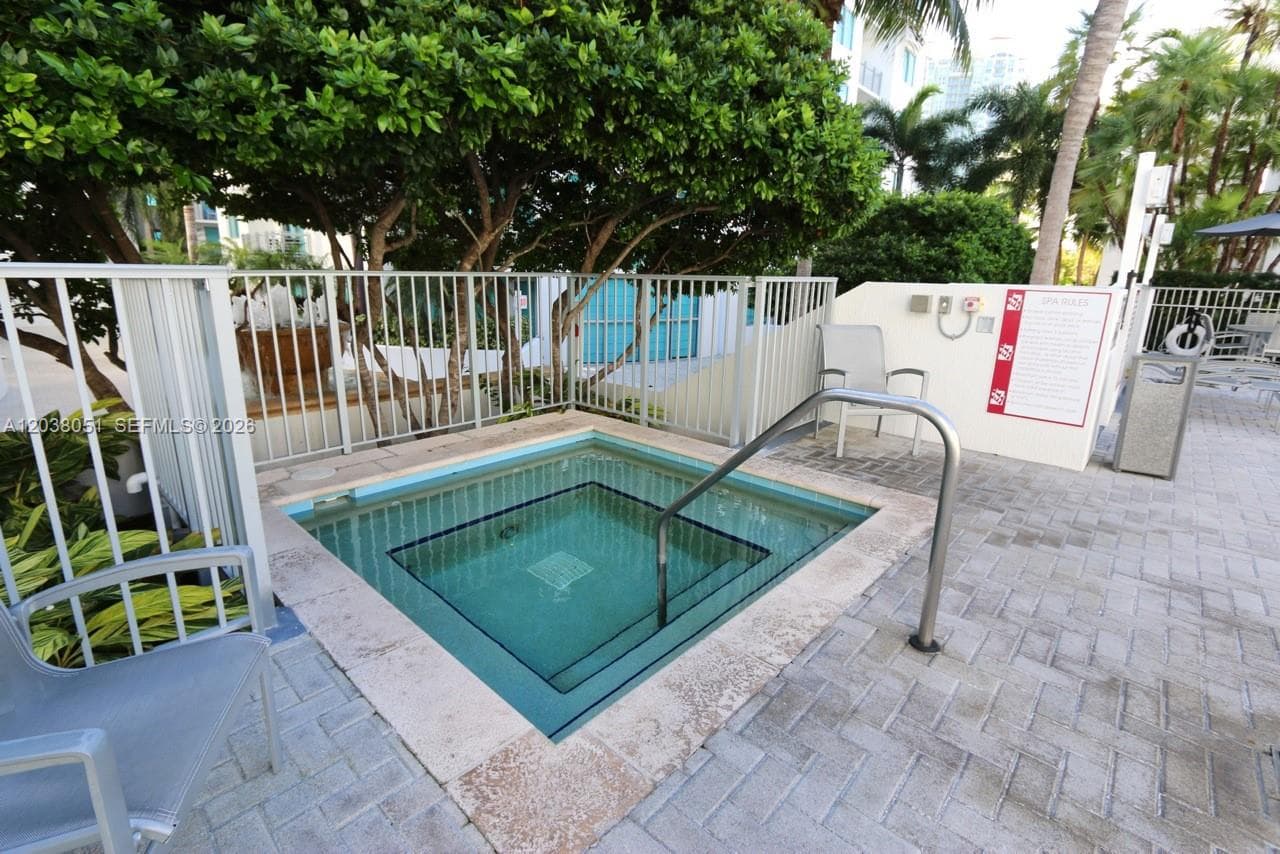 A12038051 — Miami Beach — 10