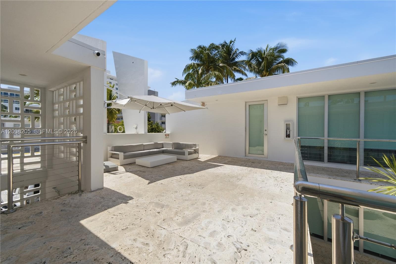 A12038205 — Miami Beach — 16