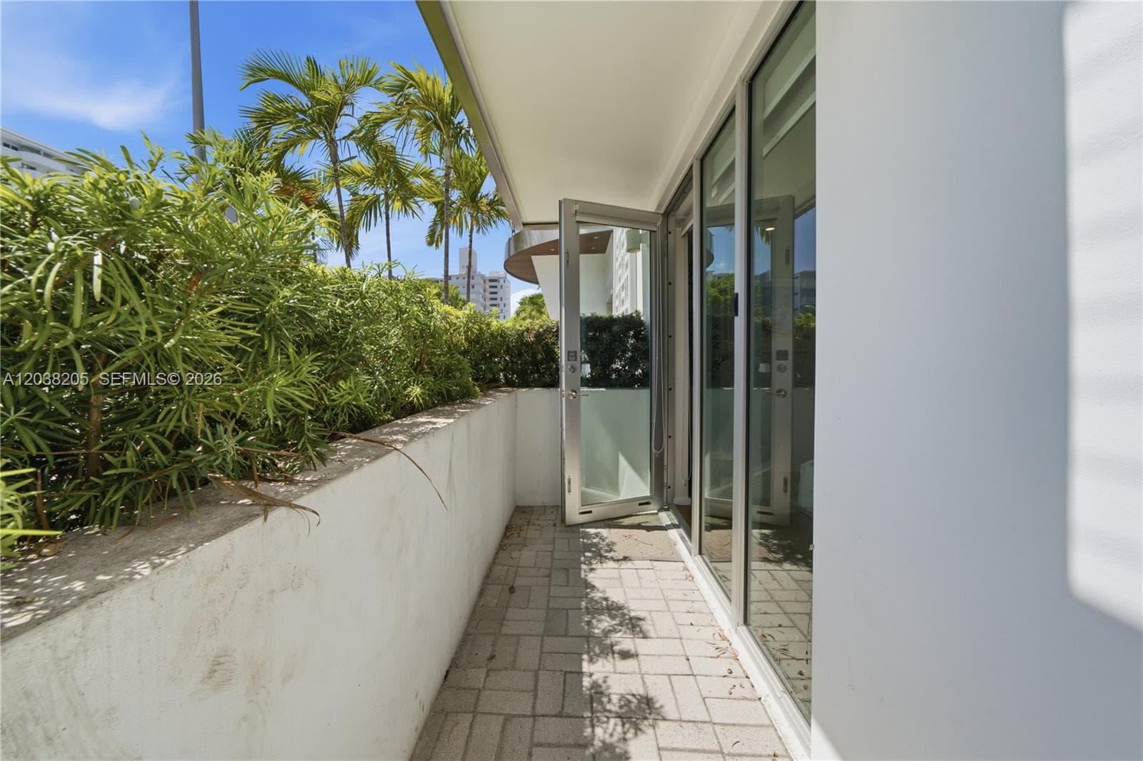 A12038205 — Miami Beach — 14