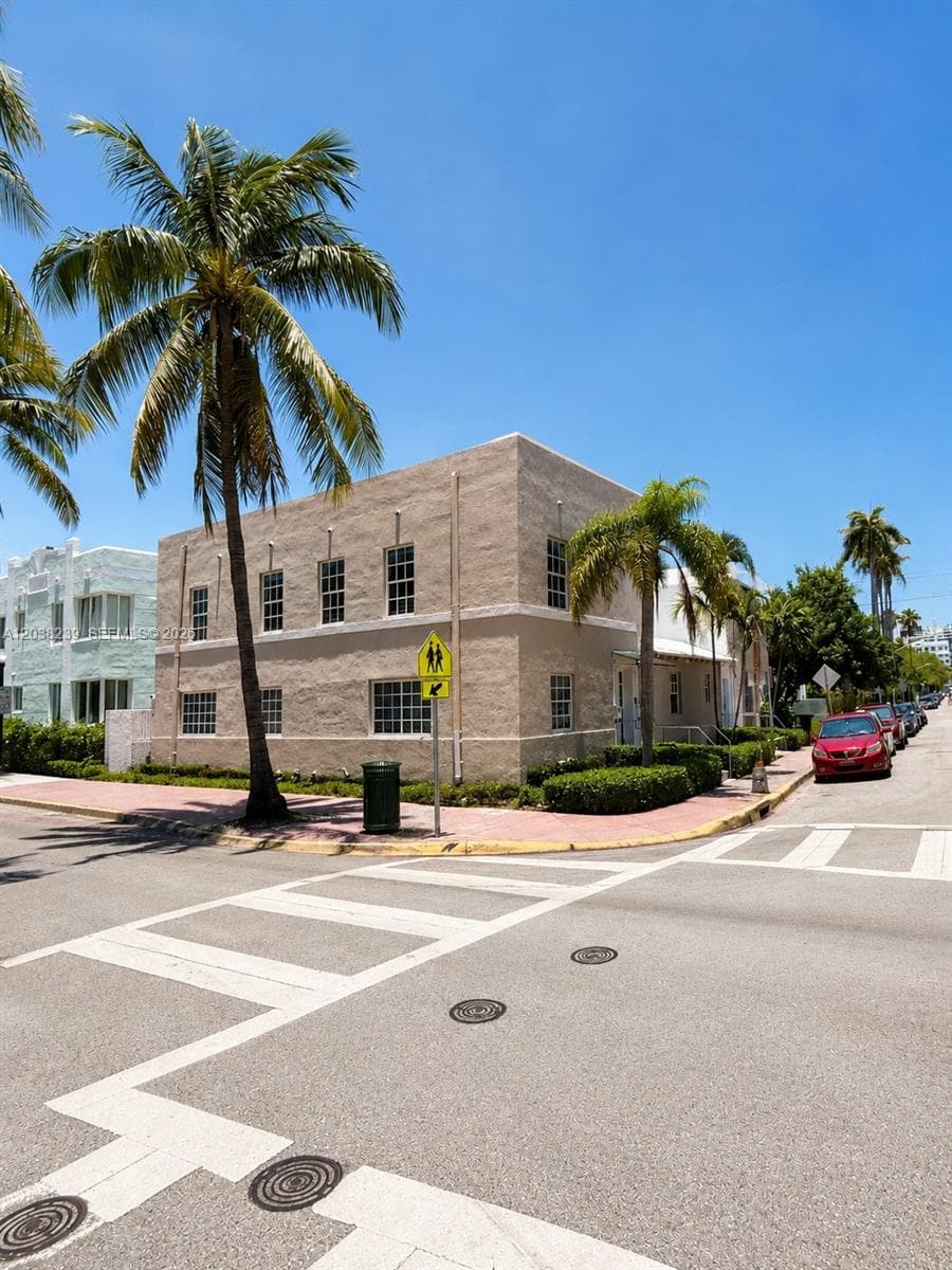 A12038239 — Miami Beach — 13