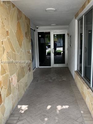 A12038276 — Miami Beach — 27