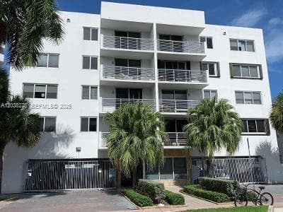 A12038276 — Miami Beach — 2