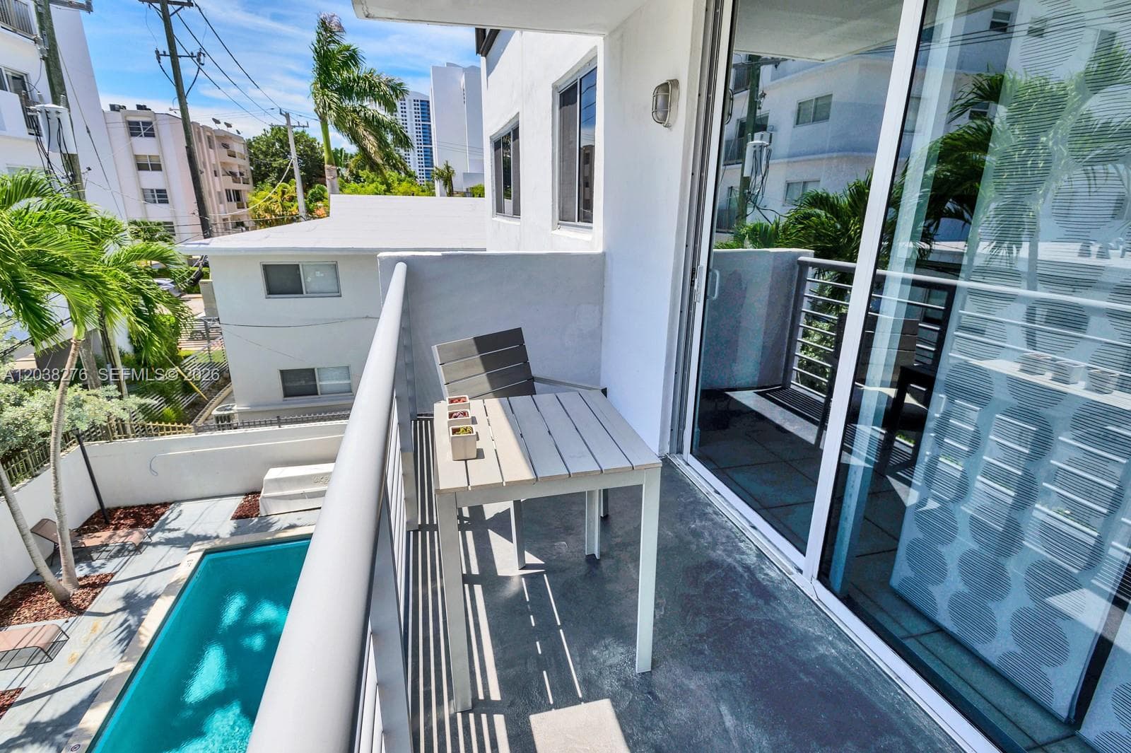 A12038276 — Miami Beach — 6