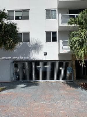 A12038276 — Miami Beach — 28