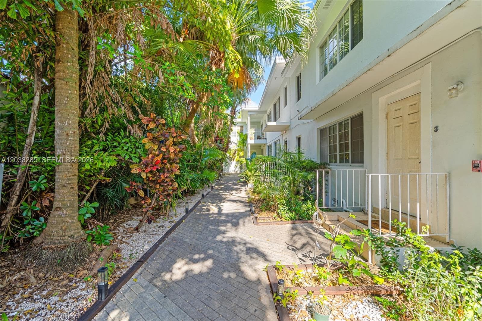 A12038285 — Miami Beach — 2