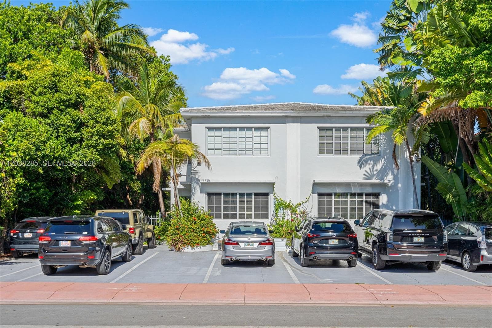 A12038285 — Miami Beach