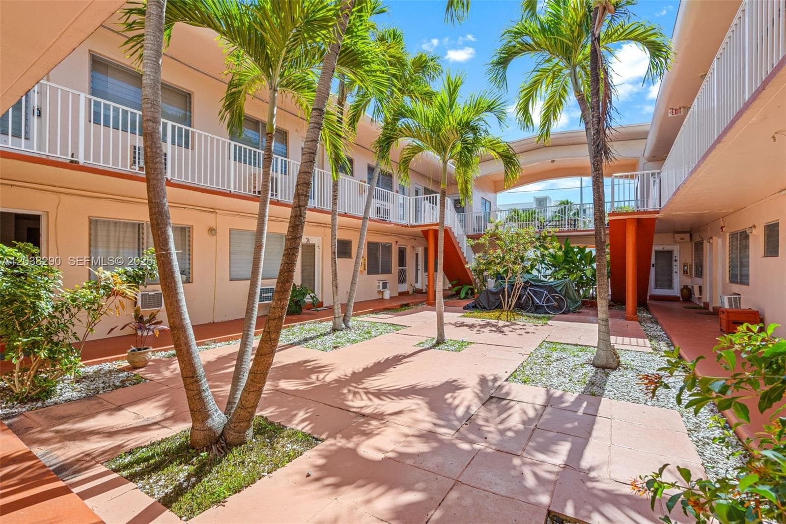 A12038290 — Miami Beach — 2