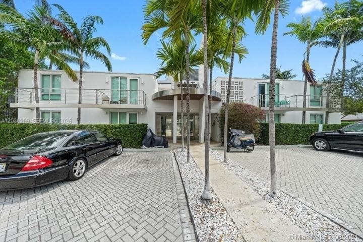 A12038299 — Miami Beach — 13