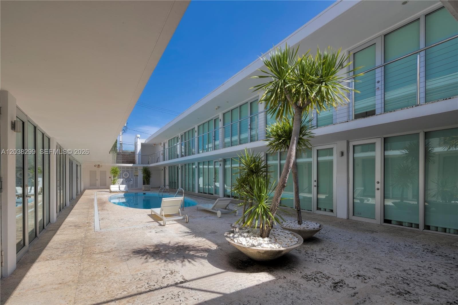 A12038299 — Miami Beach — 5