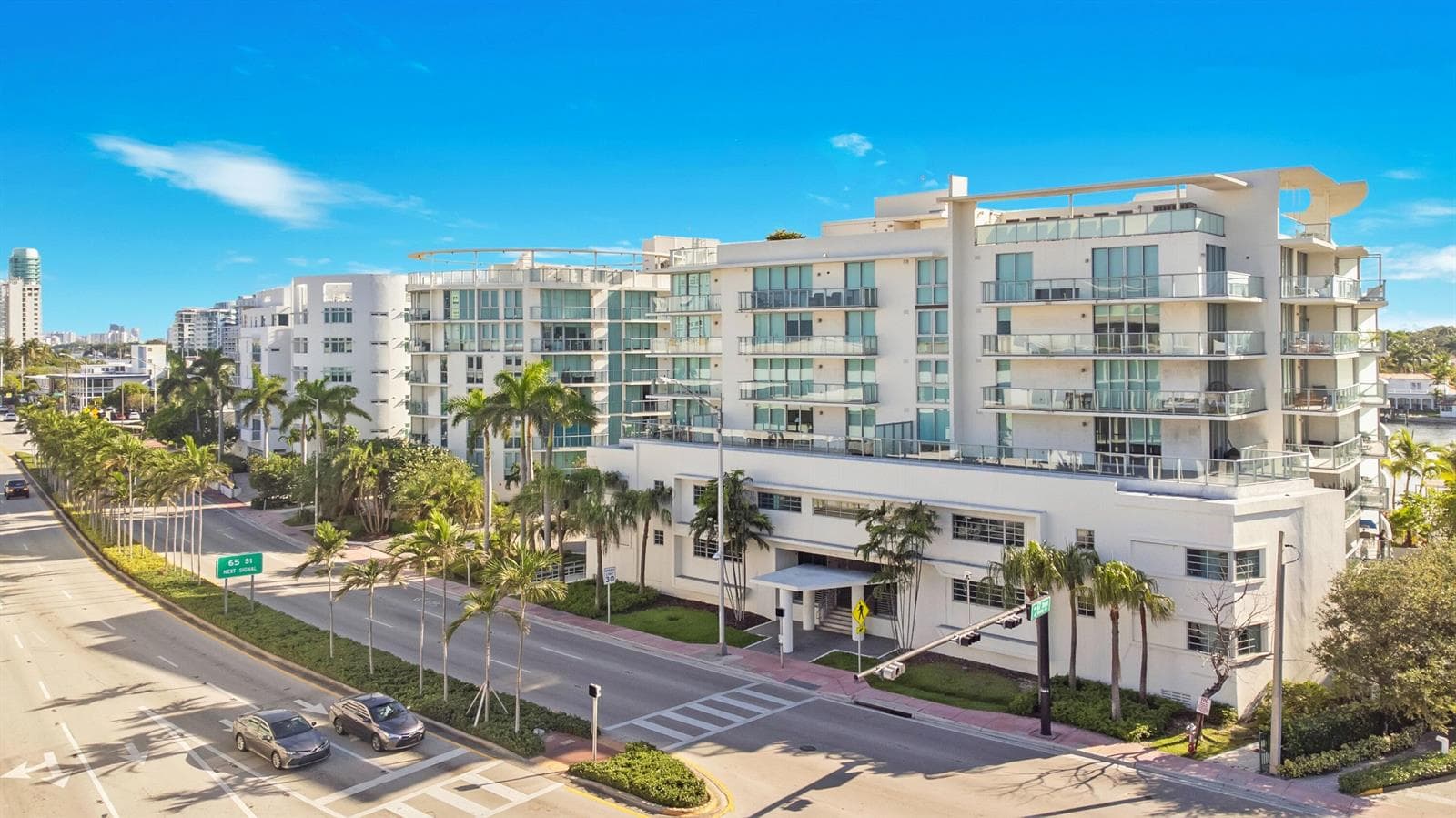 B26041873 — Miami Beach — 12