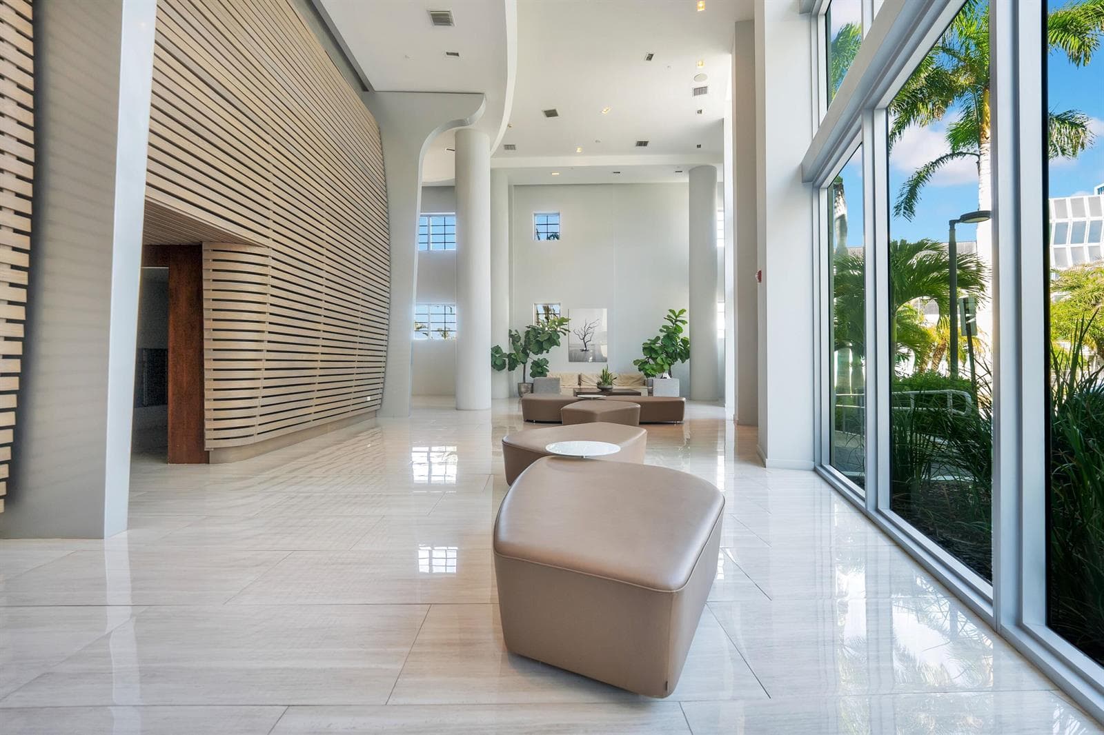 B26041873 — Miami Beach