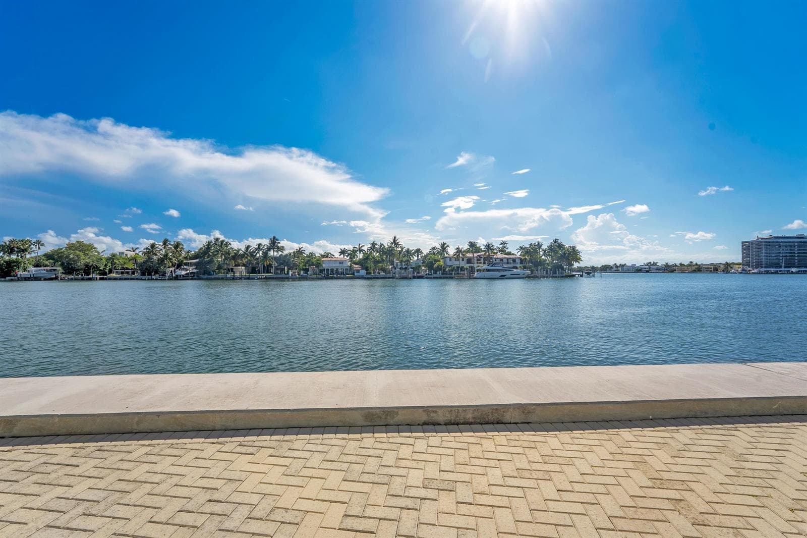B26041873 — Miami Beach — 40
