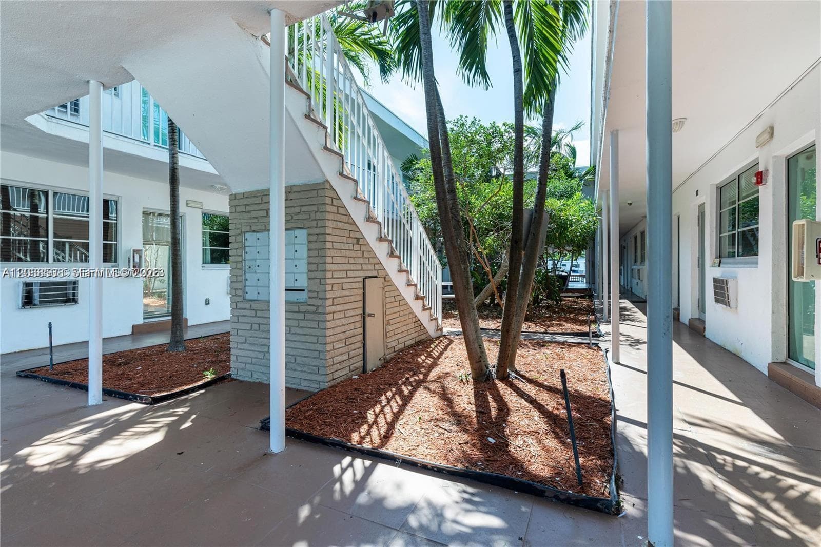 A12038538 — Miami Beach — 7