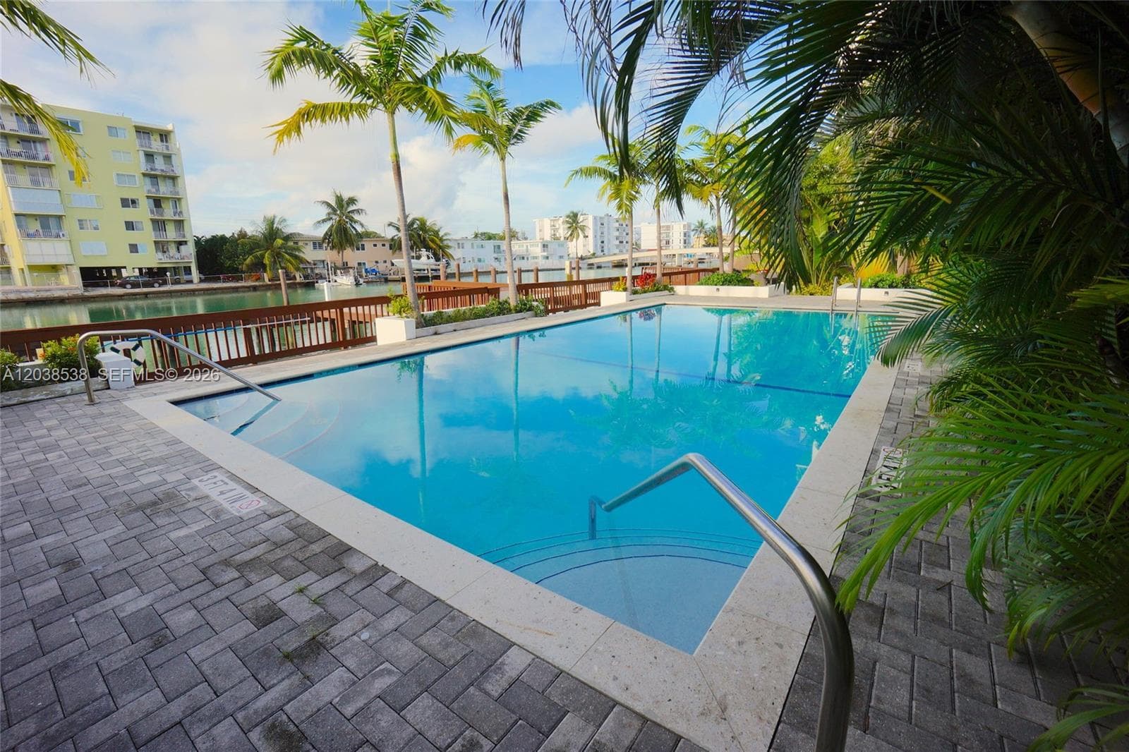 A12038538 — Miami Beach — 4