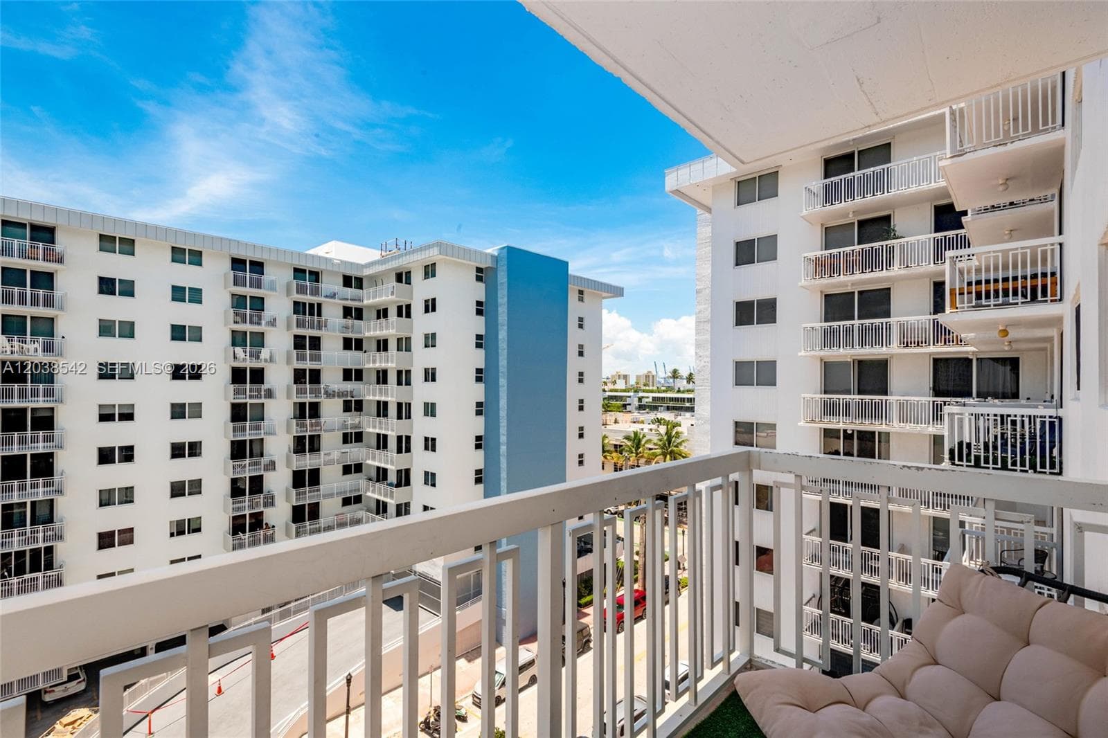 A12038542 — Miami Beach — 26