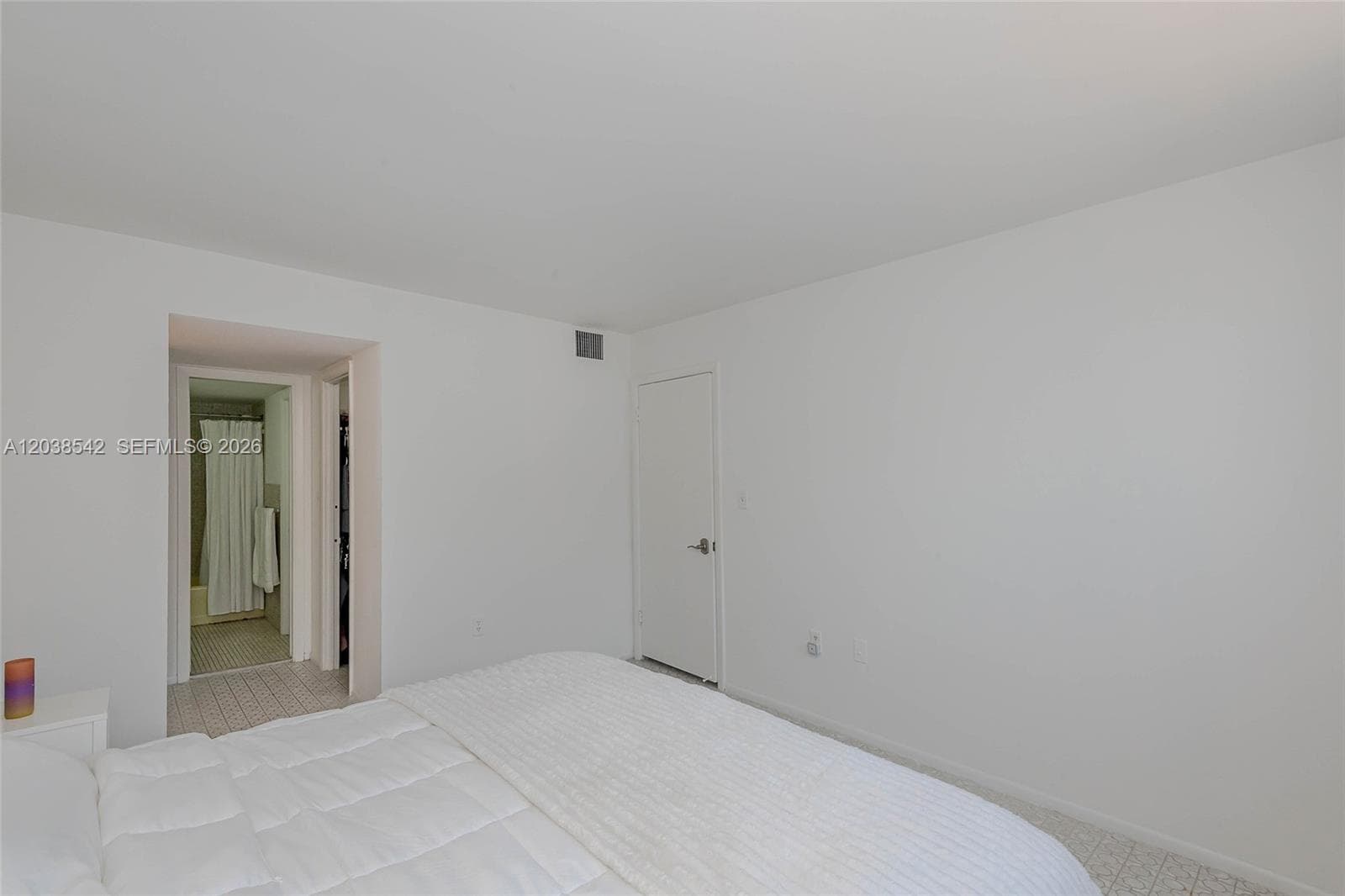 A12038542 — Miami Beach — 20