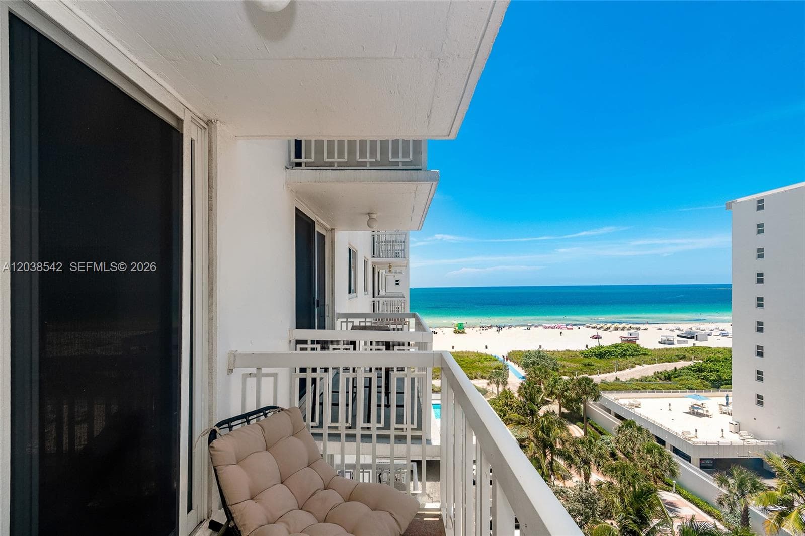 A12038542 — Miami Beach — 25