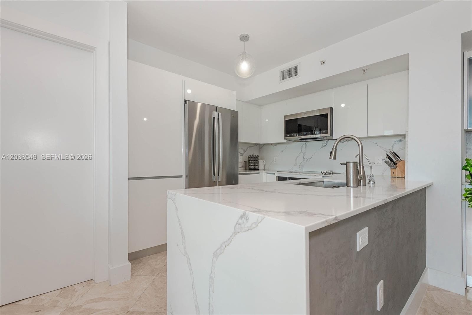 A12038549 — Miami Beach — 11