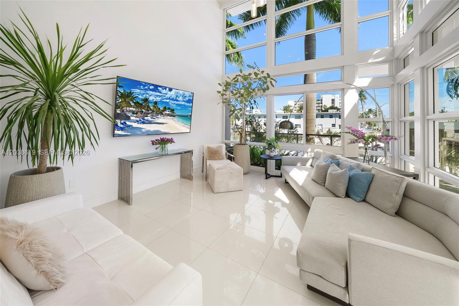 A12038619 — Miami Beach — 2