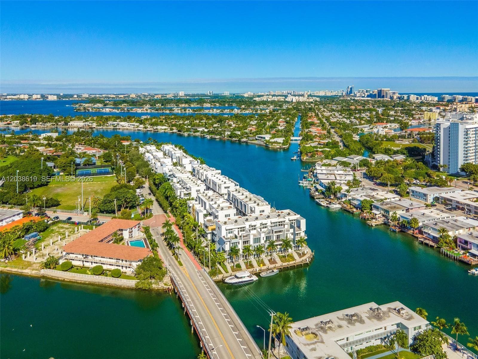 A12038619 — Miami Beach — 46