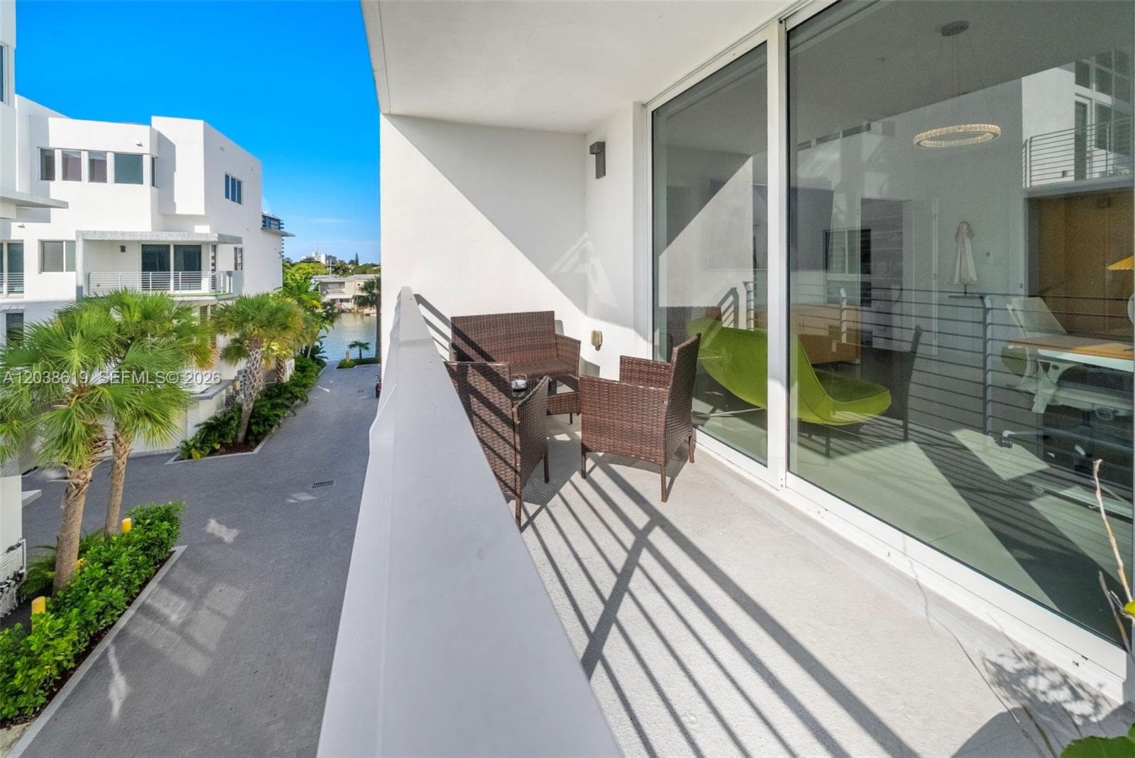 A12038619 — Miami Beach — 16